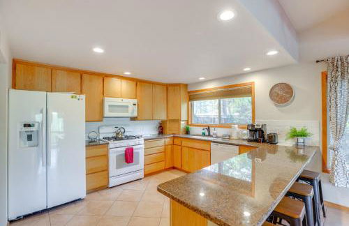 Ping-Pong and Private Hot Tub Family Cabin in Bend! - Foto 8