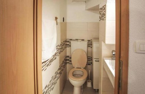 Gorgeous Home In Donje Selo - Photo 10