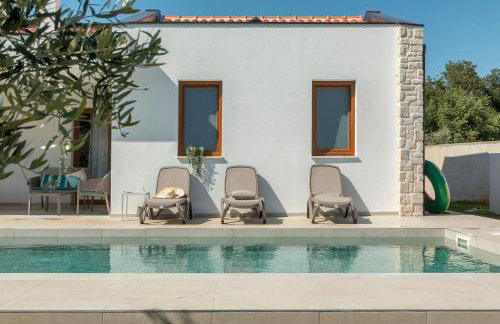 Villa San Zusto, 1600 m2 plot area, heated pool with hydromassage zone - Foto 10