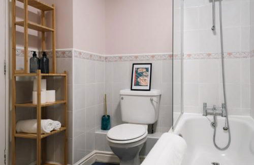 Central Manchester Gem with Stylish 2BR Retreat and Free Carpark - Foto 30