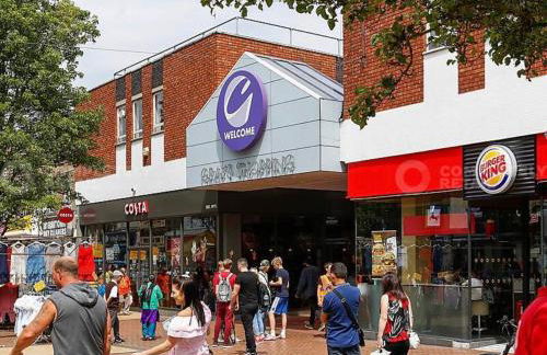 Stylish 1 Bedroom Apartment with Free Parking and Links to London & Essex - Foto 33