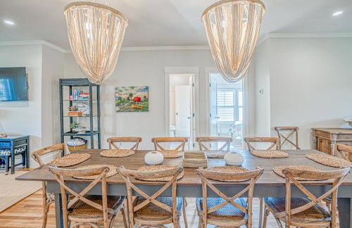 NEW LISTING Six Bedrooms - Private Dock - Steps to the Beach - Sleeps 14 - Foto 25