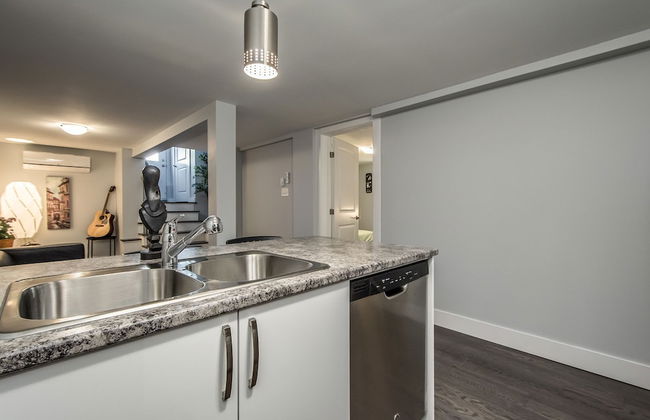 Spacious DAL & Downtown Apartments - Photo 35