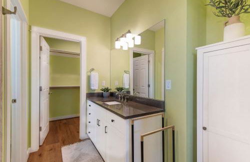 Walk to Everything! Hot tub, SHARC passes - Foto 13