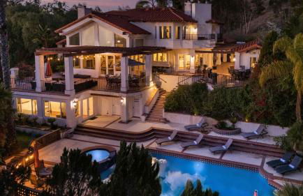 Private Estate w Pool Hot Tub Fire Pit Near Encinitas The Ranch by AvantStay - Foto 1