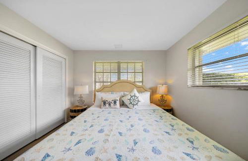 Tropical Villa Retreat with Private Pool & Peaceful Backyard - Stylish Escape in a Tranquil Residential Area - Foto 37