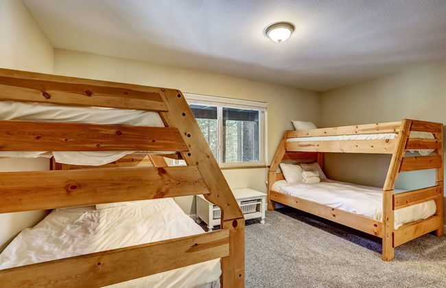 Nestled Pines Retreat Hot Tub, Pool Tahoe, Foosball, +more! - Foto 7