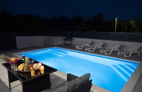 Luksuzna kuća za odmor "Villa Romantica" - Photo 1