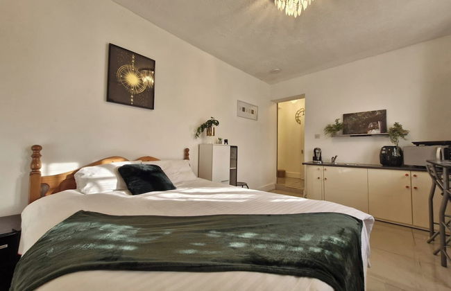 Beachside Retreat - Pets Ok - Free Parking - Photo 2