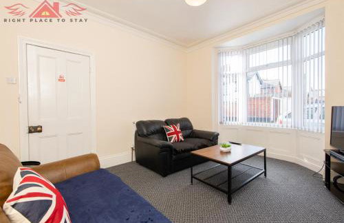 Darlington Modern 2 Bed Apartment Great for Contractors - Photo 6