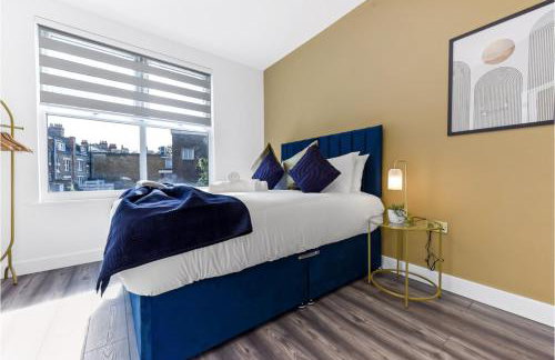 Lovely Two Bedroom with Ensuite Bathrooms - Photo 11