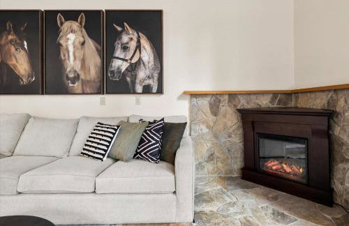 Treehouse Cabin Hot Tub Sauna Game Room - Foto 15