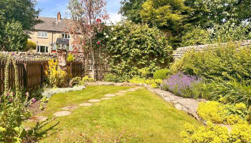 The Old Barn - Photo 3, Garden