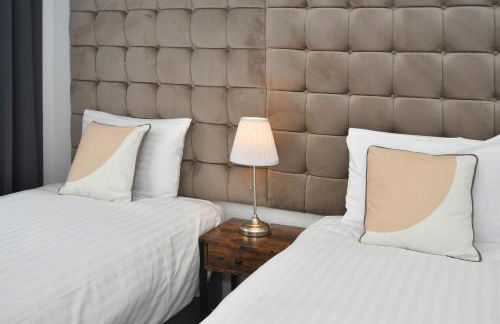 Moonlight House - sleeps 7, driveway, garden - Photo 30