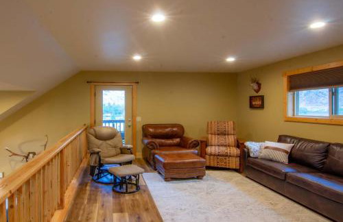 Stunning Salmon Riverfront Cabin - Foto 32