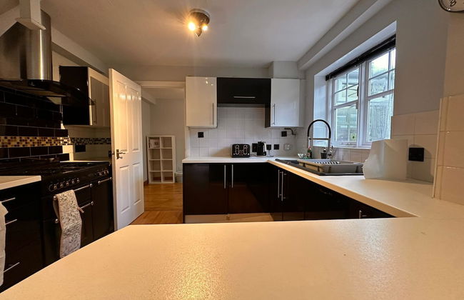 Stunning 4 Bed House With Parking in Wolverhampton - Foto 7