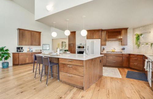 Mid-Century Mod - 7 BR Sleeps 22 - Hot Tub & Game Room - Foto 23