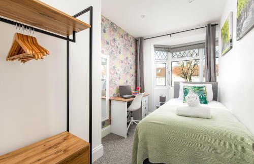 NEW Groups & Contractor Stays-5Bed-2Bath-Parking-By FabAccommodation - Foto 5