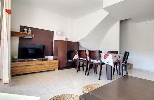 R164 Casa adosada con piscina comunitaria 3000m2 - Foto 3