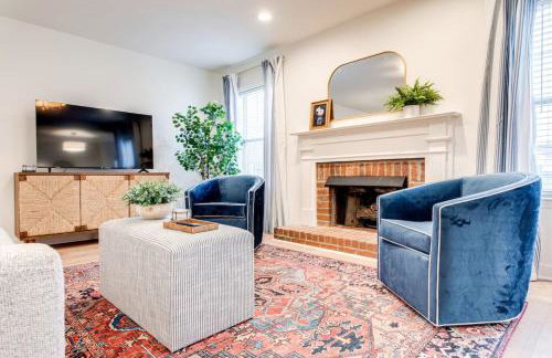 Stylish New 3BR 2.5BA Fire Pit Fence yard - Foto 5