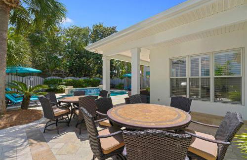 Tropical Dreams by the Sea - Vacation Home with Private Pool & Close Proximity to Beach - Foto 23