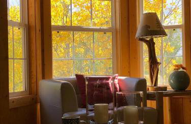 How would it feel to live close to the wildlife in a peaceful cozy cabin - Foto 32