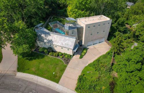 The Architect's Modern Castle - Photo 67