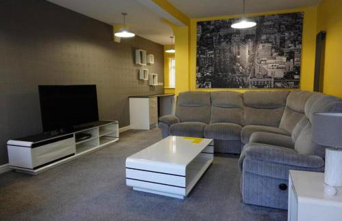 Large 4 Bed House, Sleeps 7, Near NEC, BHX, City Centre - Foto 11