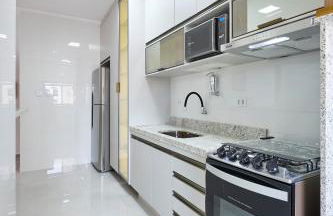 Apartamento espaçoso com ar condicionado e Wi-fi, a 100 metros da praia - Edifício Estoril - Foto 1