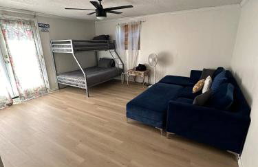 6BR Dream Getaway w Heated Pool & Peaceful Vibe - Photo 41