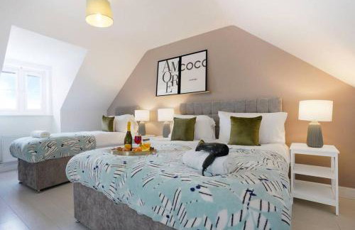 Stylish 6 Bedroom 3 Bathroom Detached House with Free Parking, Super-Fast Wifi, Pool Table, Smart TVs with Netflix by Yoko Property - Foto 18