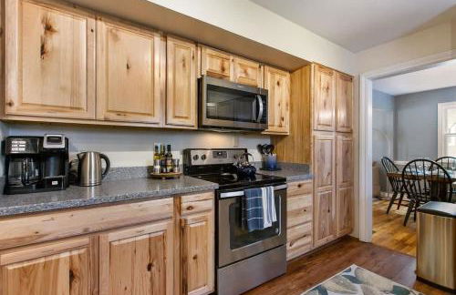 Colonial Cottage with Hot Tub & Sauna-Family Friendly - Photo 15