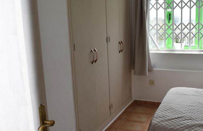 Les Cactus Remarkable 7 bed Villa - Private Pool - Photo 3