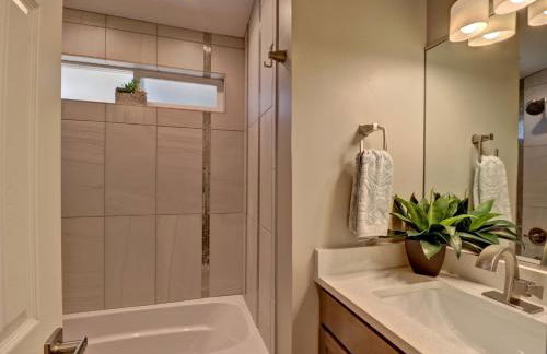 Modern Mini Golf Oasis - Foto 52