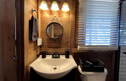 Beautiful Cabin by the Lake Nestled in Sabine National Forest for a Romantic Retreat in Hemphill, Texas - Foto 16