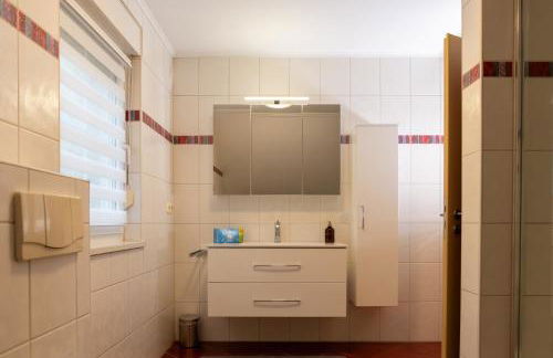 Ganzes Ferienhaus in Leipzig mit Garage und Fußbodenheizung - Photo 38