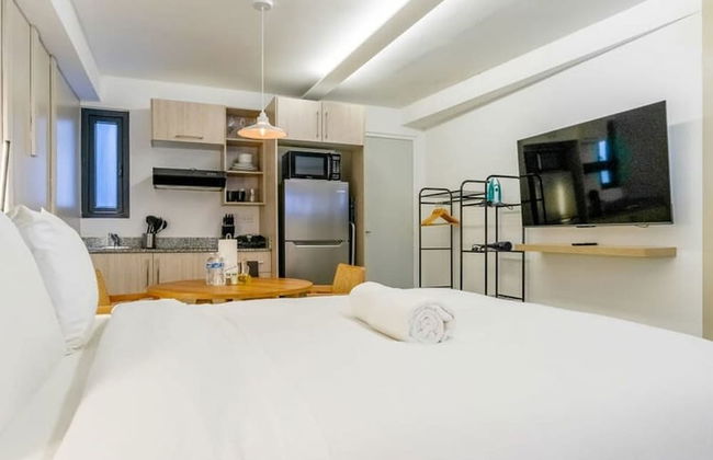 w Monochrome Loft in Santa Ana - Photo 6