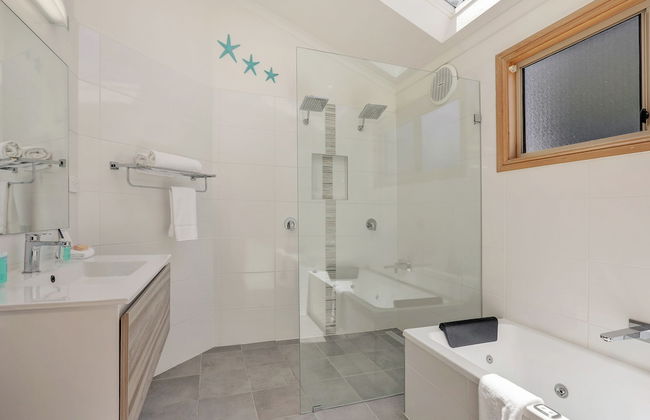 Seven Mile Beach Holiday Park - Photo 32