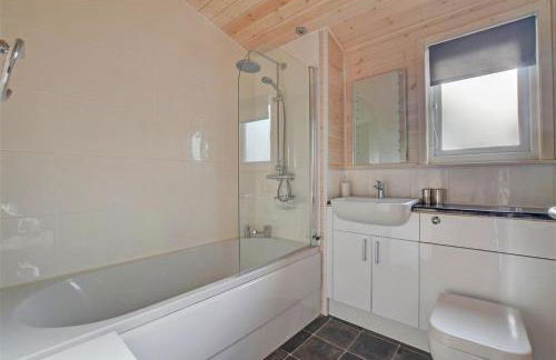 2 Bed in Weybourne oc-1628 - Photo 7