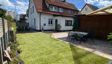 Modernes Ferienhaus mit Kochinsel, Garten, 2 Parkplätze inkl, 4-8 Pers - Foto 2, Garden, Garden view