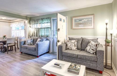 Less Than 2 Mi to Beach Cozy Cottage with Patio on Cape Cod - Photo 15