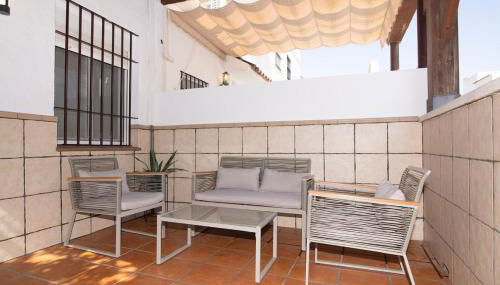 Stylish 3-Bedrooms Getaway with Terrace & Pool - Foto 2