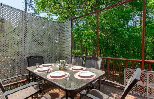 Home w outdoor spaces near Long Pond - Foto 27