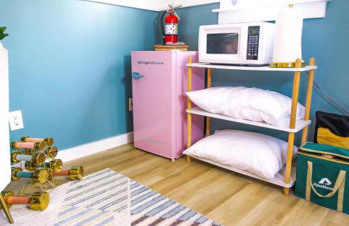 Luxurious Bohemian Bungalow in Lincolnville - Mins from Downtown! - Photo 32