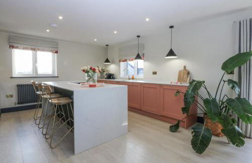 Bell House - Photo 1