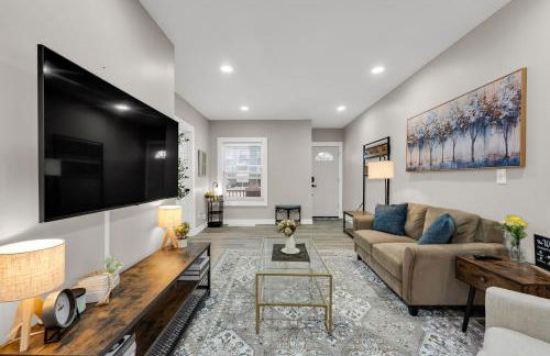 Family-owned 3BR in Larchmere Near Hospitals with Parking - Foto 1