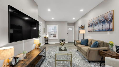 Family-owned 3BR in Larchmere Near Hospitals with Parking - Foto 1