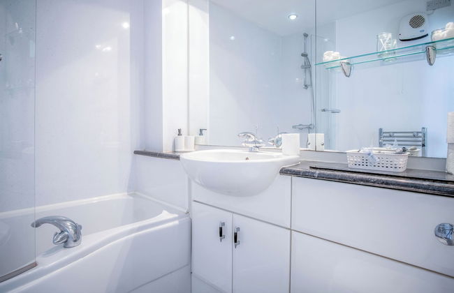 Beach View - 2 Bed Apartment - Llanelli - Photo 34