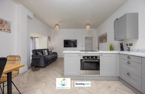2 Bedroom Apartment By Green Haven Escapes Short Lets & Serviced Accommodation In Leeds with Free WiFi & Parking - Photo 17