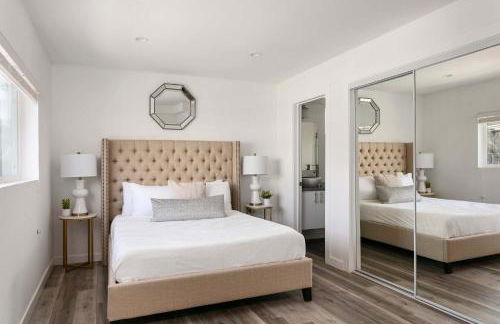 Experience Luxury 4BR Townhouse Sleeps 8 with Parking - Foto 10